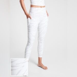 Athleta Salutation Stash Pocket II Zebra 7/8 Tight
White, size Medium